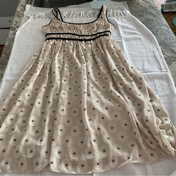 NWOT Adrianna Papell dress sleeves cream and black SZ 4 - Picture 11 of 12